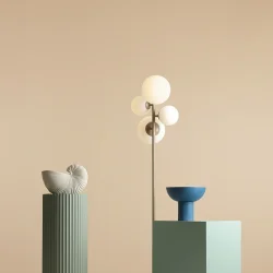 Dizzy - Gulvlampe i beigefarvet metal og hvidt glas