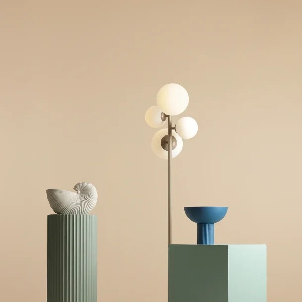 Dizzy - Gulvlampe i beigefarvet metal og hvidt glas