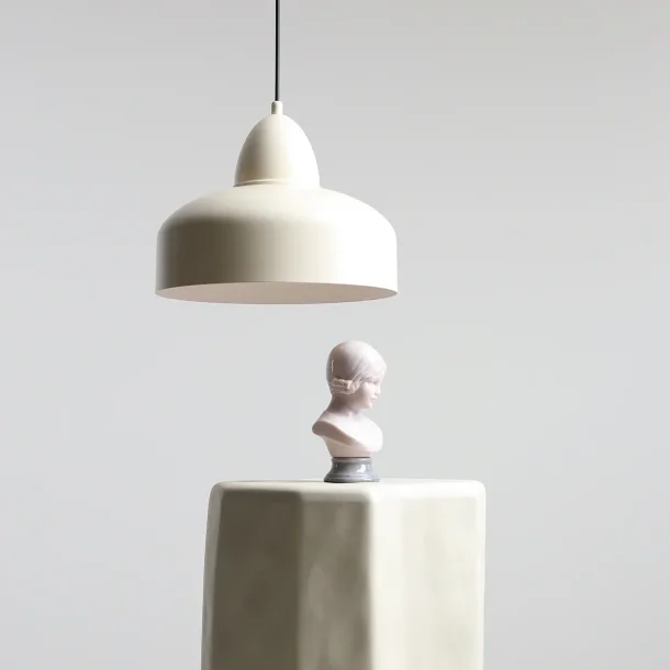 Kosmo - Loftlampe i cremefarvet metal