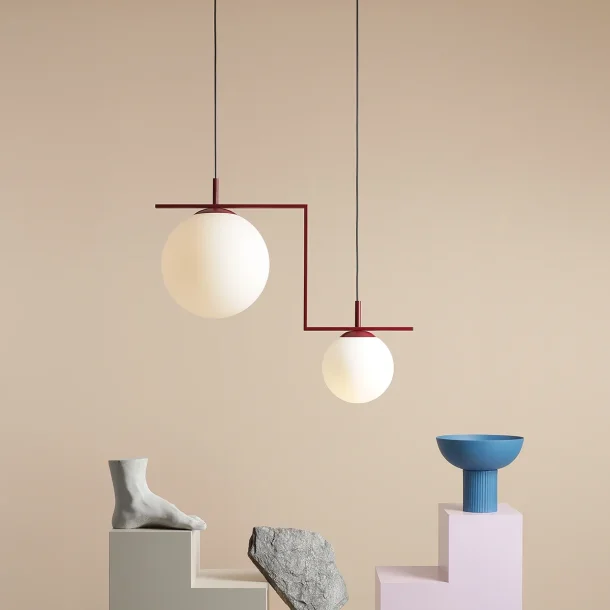 Moma - Loftlampe i vinrd metal og hvidt glas