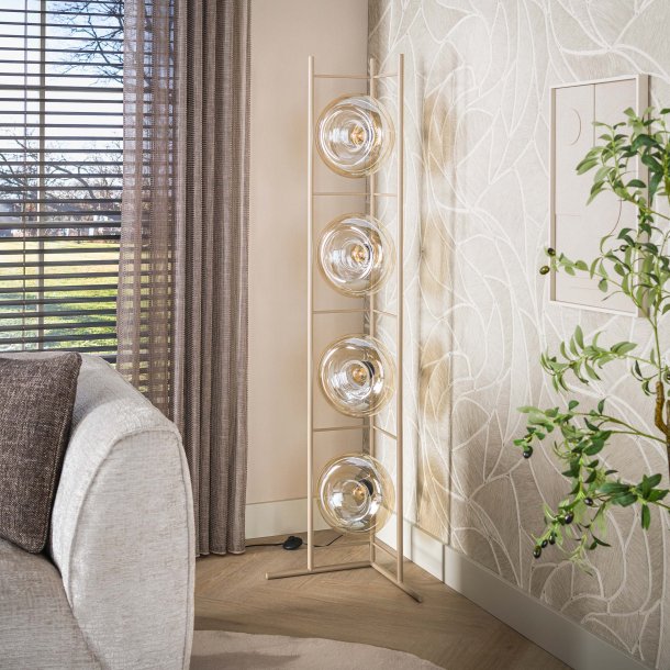  Iris � Golvlampa i ljust b�rnstensf�rgat glas och beige metall