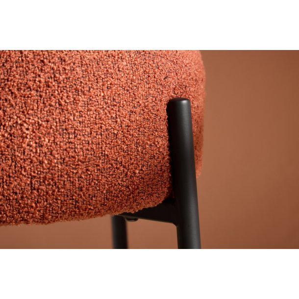 Lerwick - Barstol i rustrd boucle stof og sort metal, hjde 60 cm.