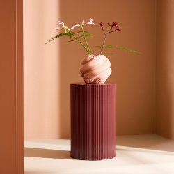 Luups - Sidebord/blomstersjle i vinrd MDF, diameter 30,5 cm.