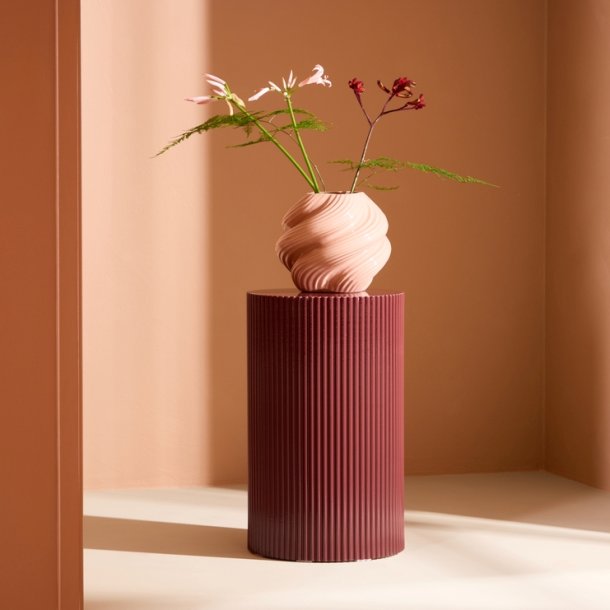 Luups - Sidebord/blomstersjle i vinrd MDF, diameter 30,5 cm.