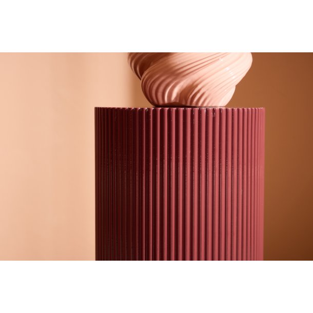 Luups - Sidebord/blomstersjle i vinrd MDF, diameter 30,5 cm.