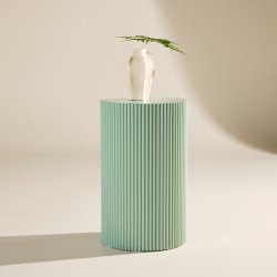 Luups - Sidebord/blomstersjle i lysegrn MDF, diameter 30,5 cm.