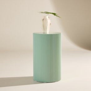 Luups - Sidebord/blomstersjle i lysegrn MDF, diameter 30,5 cm.