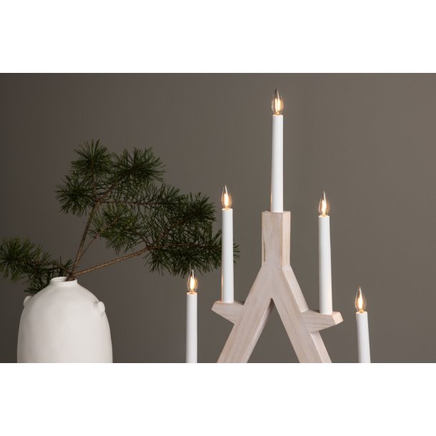 Ceduna - Lysestage i lyst tr med 5 Led lys, bredde 60 cm.