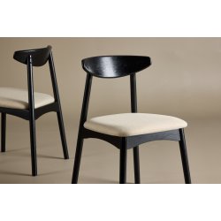 Hven - 2 spisebordsstole i sortlakeret eg og stofsde