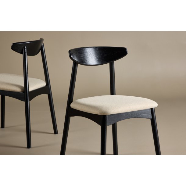 Hven - 2 spisebordsstole i sortlakeret eg og stofsde