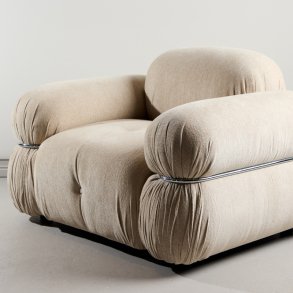 Mikko - Lnestol i beigestof og metal detaljer