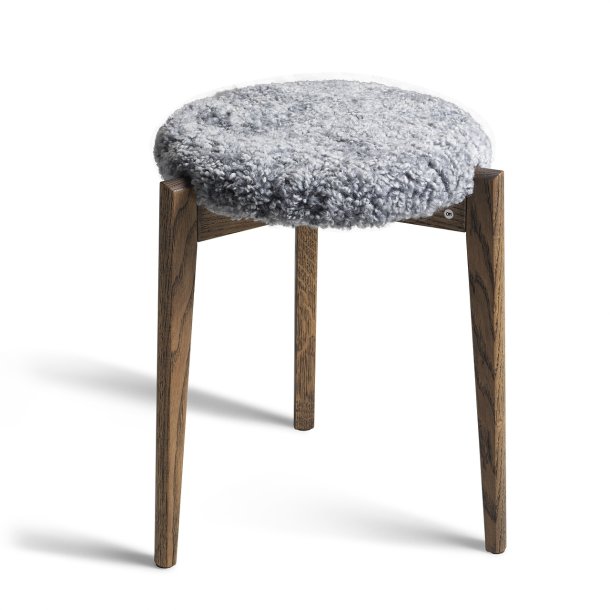 Assist - Taburet med lysegr� f�reskindss�de, syv forskellige finish