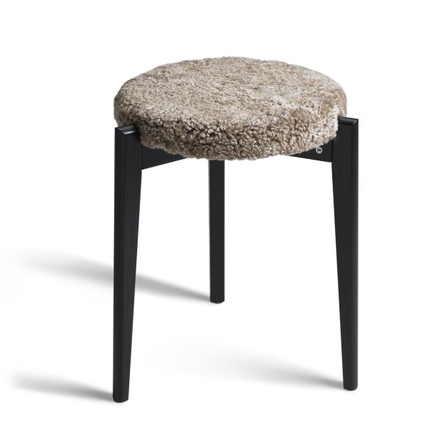 Assist - Taburet med sahara f�reskindss�de, syv forskellige finish