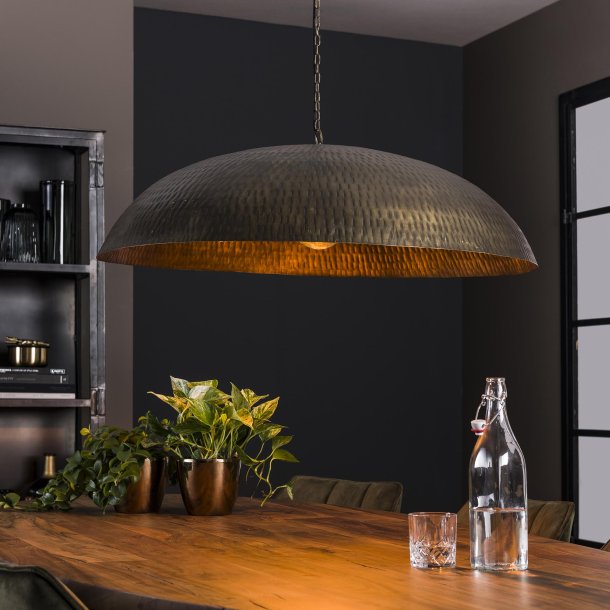 Bertha - Loftlampe med stor metalskrm i antik bronze