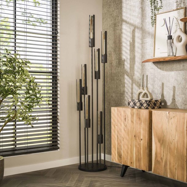 Pantalla - Gulvlampe med syv skrme i sort metal