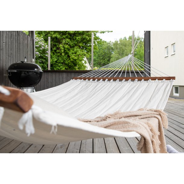 Tabarka - Hngekje i hvidt stof og tr