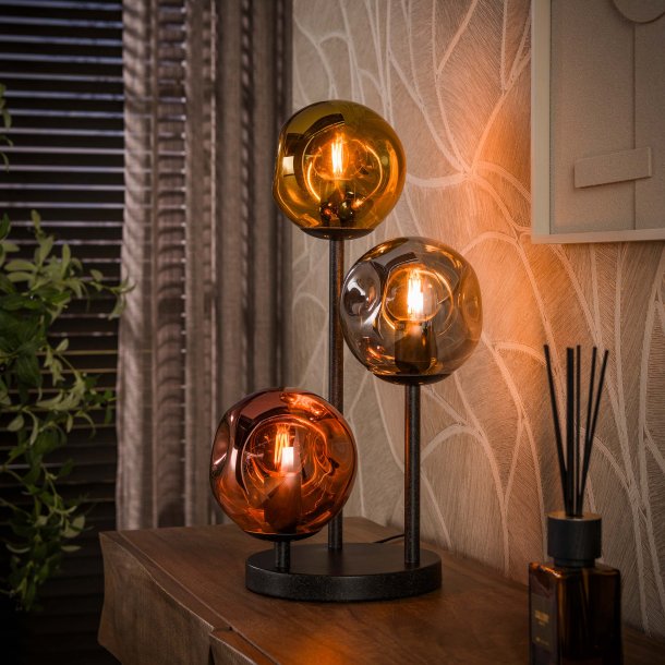 Triblet � Bordslampa med tre glassk�rmar och svart metall