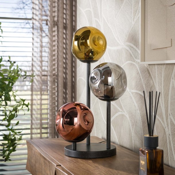 Triblet � Bordslampa med tre glassk�rmar och svart metall