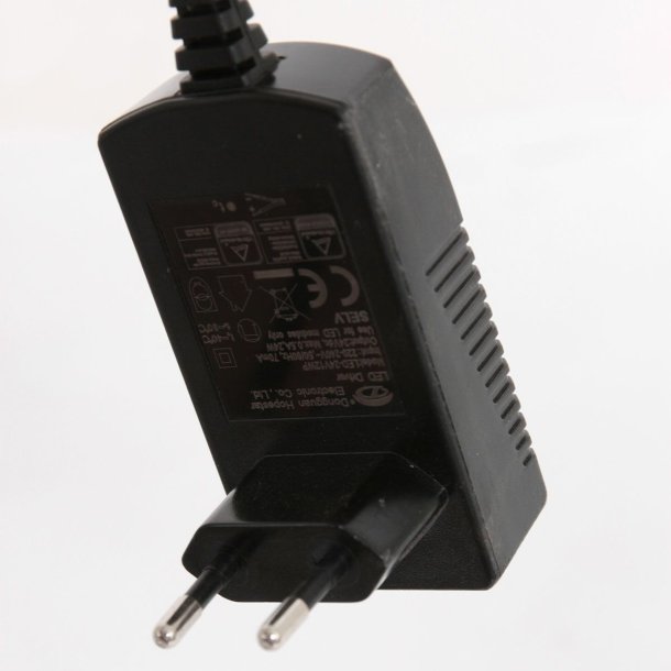 Duran - gulvlampe i tre farver metal