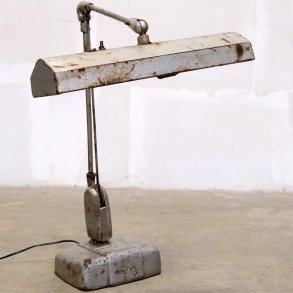 Scruf - Bordlampe i industriel look