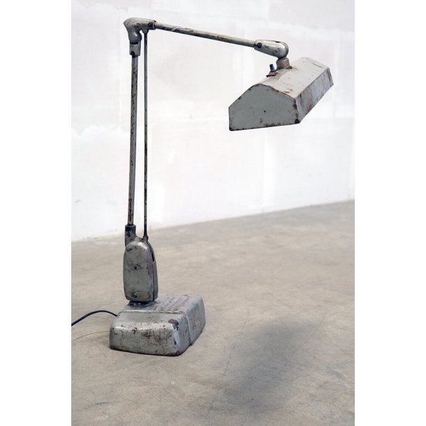 Scruf - Bordlampe i industriel look