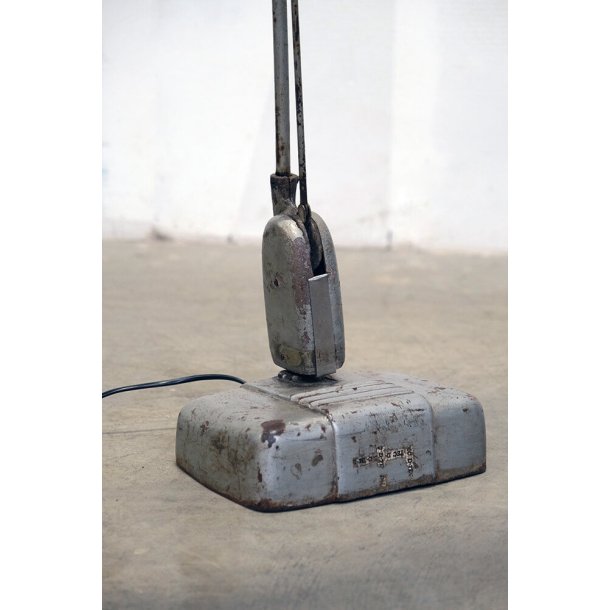 Scruf - Bordlampe i industriel look