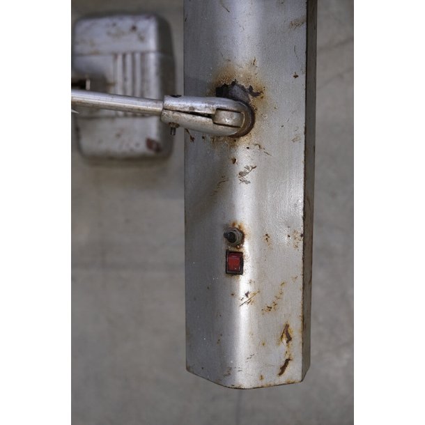 Scruf - Bordlampe i industriel look