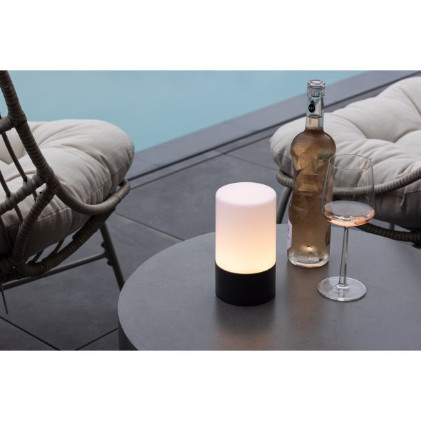 Orta - Udendrs cylinderformet bordlampe i sort metal og plast