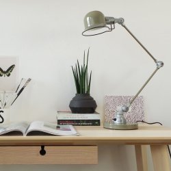 Hood - bordlampe i sort eller grn metal