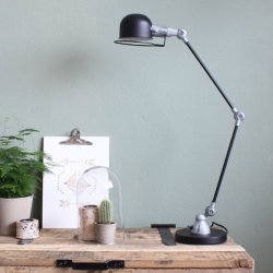 Hood - bordlampe i sort eller grn metal