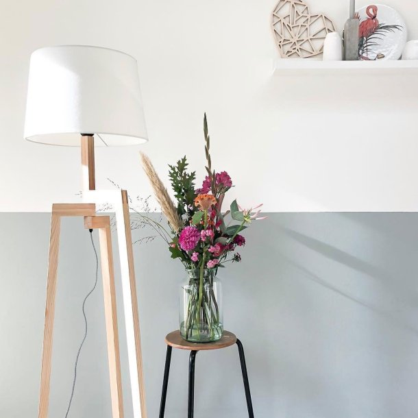 Clara - gulvlampe i tr