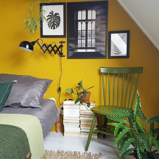 Caine - vglampe i sort metal med sakseudtrk