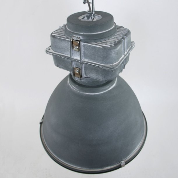 Bale - industri loftlampe i gr eller sort metal, skrmdiameter 47 cm.