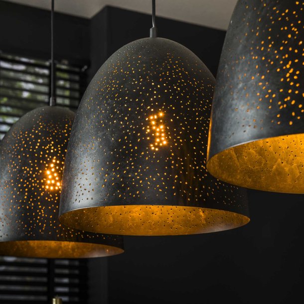 Aronas - Loftlampe med tre skrme i sort hullet metal