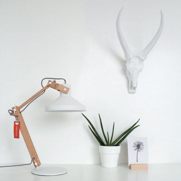Edward - bordlampe i tr og hvidt metal