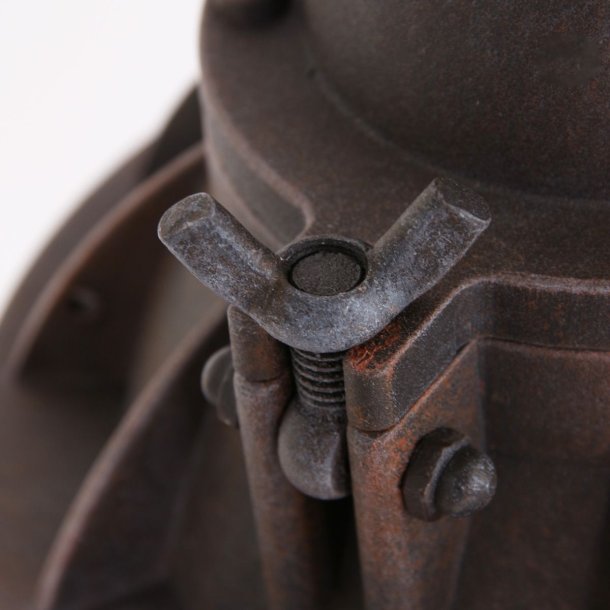 Adra - industriel loftlampe i to metalfarver