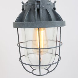 Adra - industriel loftlampe i to metalfarver