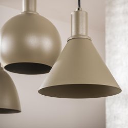 Itica - Loftlampe med fem forskellig formede lampeskrme i beige metal