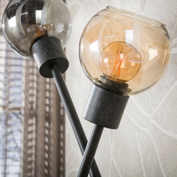 Maxus � Bordslampa med tv� olika glassk�rmar