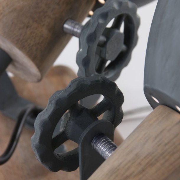 Bates - spotlampe med to skrme i fem forskellige finish