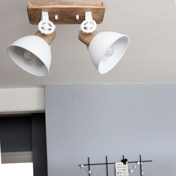 Bates - spotlampe med to skrme i fem forskellige finish