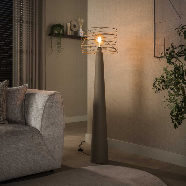 Curly � Golvlampa i urban beige metall