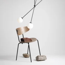 Point - Loftlampe i sort metal og fire hvide skrme