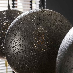 Wic- Loftlampe med tre skrme i sort hullet metal