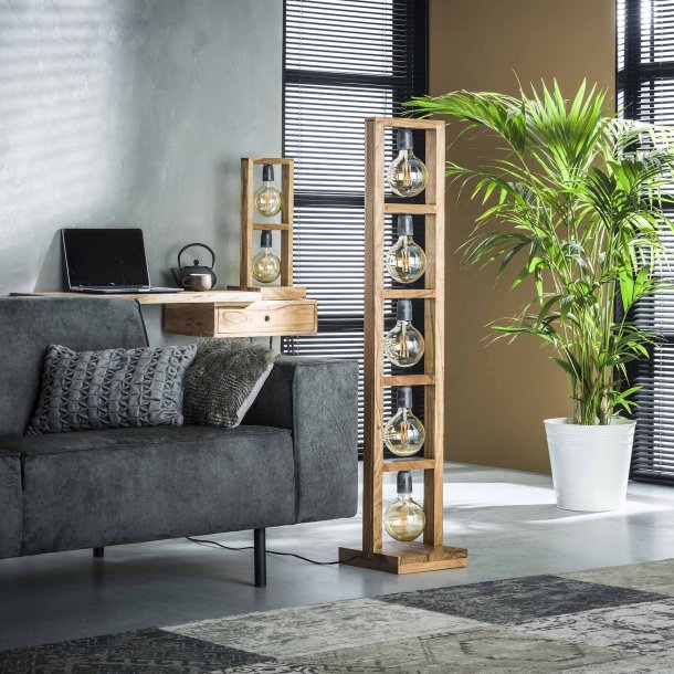 Woody - Gulvlampe i solid akacietr