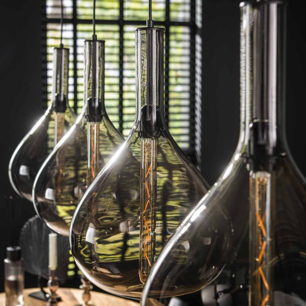 Droop - Loftlampe med fire drbeformede skrme i rgfarvet glas