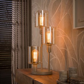 Sienna � Bordslampa i beige metall och b�rnstensf�rgat glas