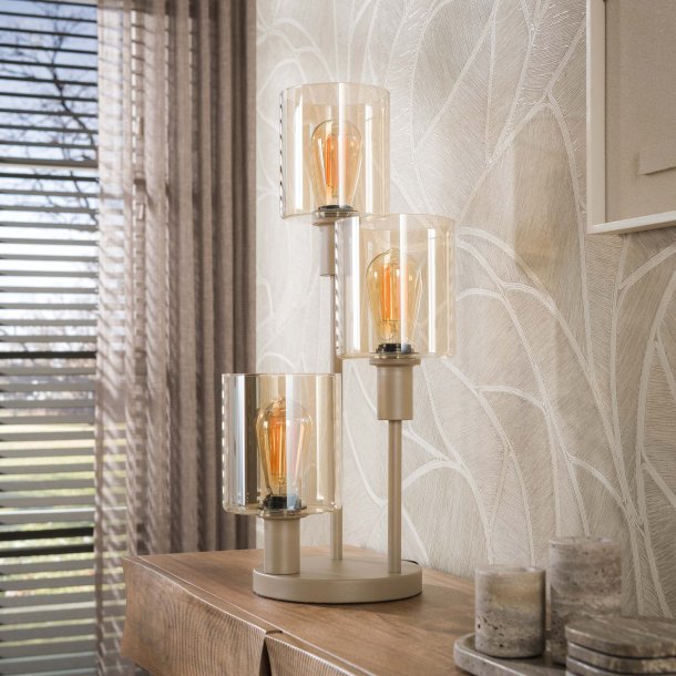 Sienna � Bordslampa i beige metall och b�rnstensf�rgat glas