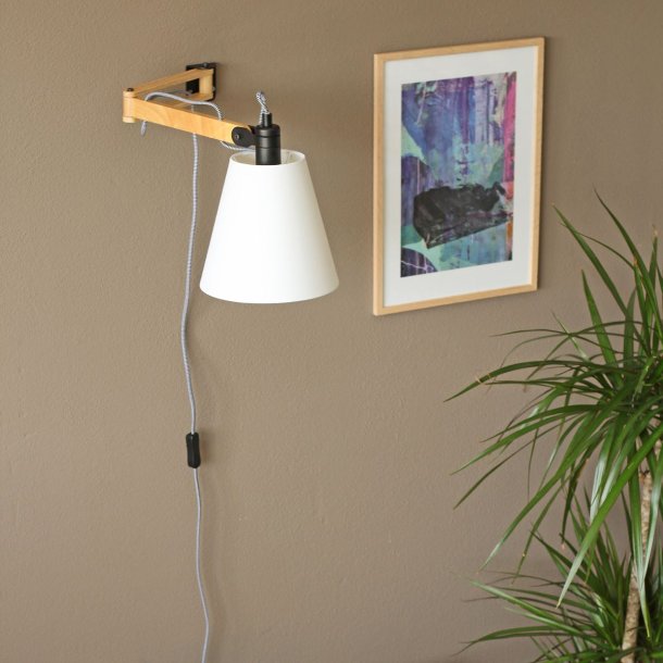 Droopy - vglampe i tr med dobbelt svingarm