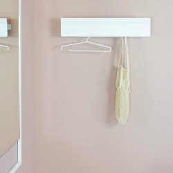Benjy - Hattehylde i hvid metal, bredde 77 cm.
